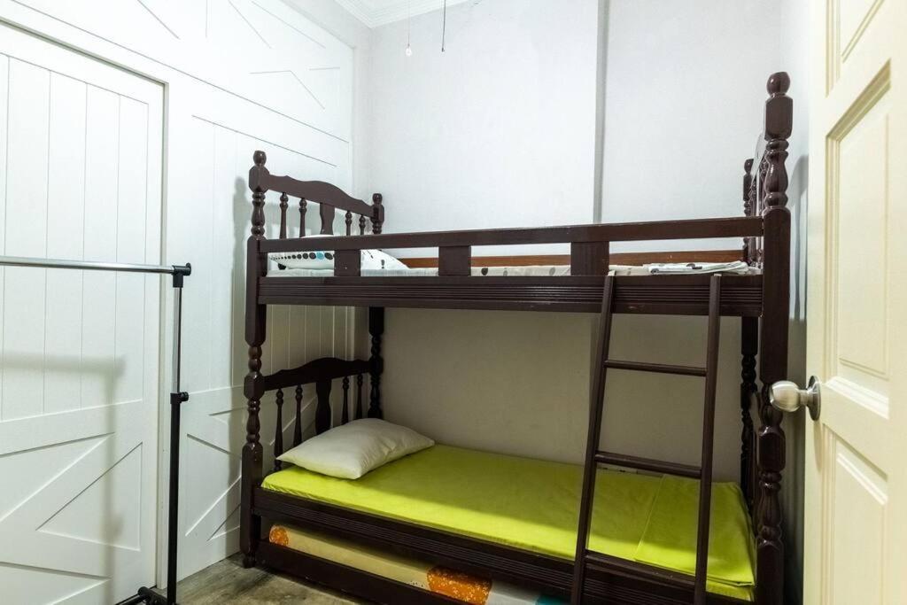 New Granny Cozy House Georgetown 2-6Pax Βίλα Εξωτερικό φωτογραφία